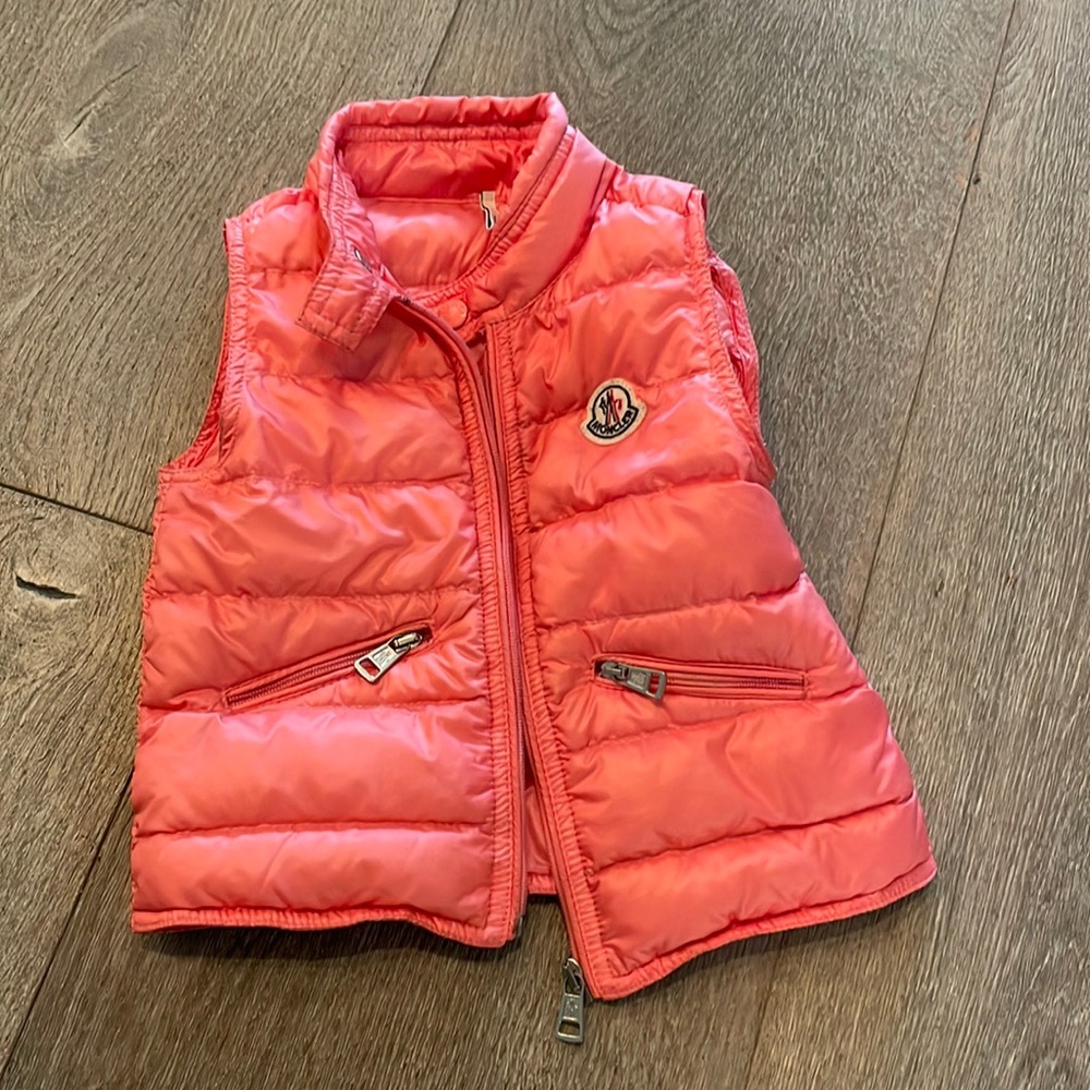 Super cute baby vest 9-12 months but fit my daughter till 24months